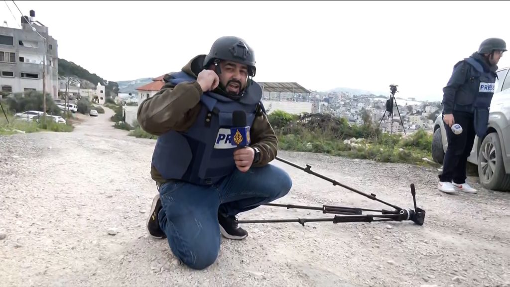 الاحتلال يطلق النار على تجمع للصحفيين بمخيم نور شمس في طولكرم