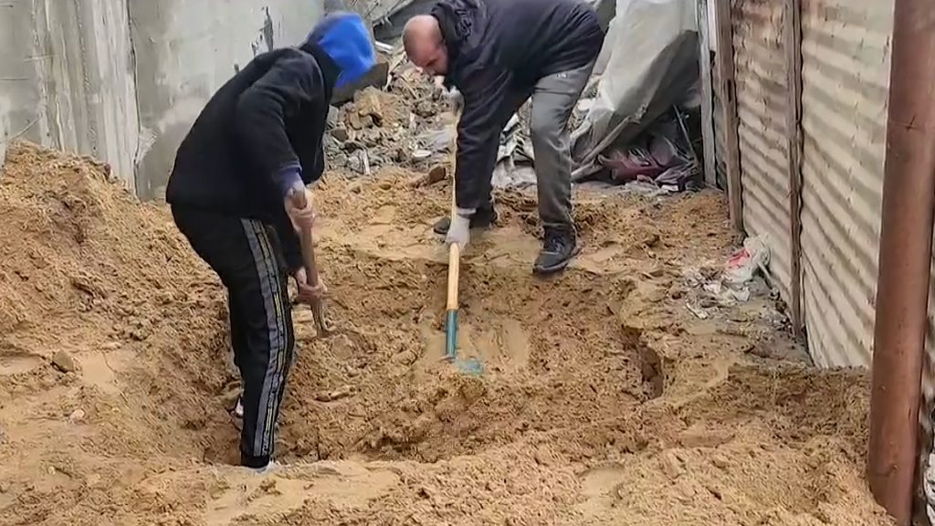 حوّل أطفالا لأشلاء.. قصف إسرائيلي يزيل عائلة غزية من السجل المدني