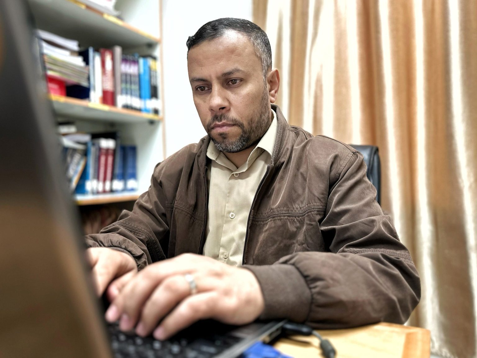 مسؤول إعلامي بغزة: الاحتلال يستخدم الإبادة الجماعية لتهجير الغزيين