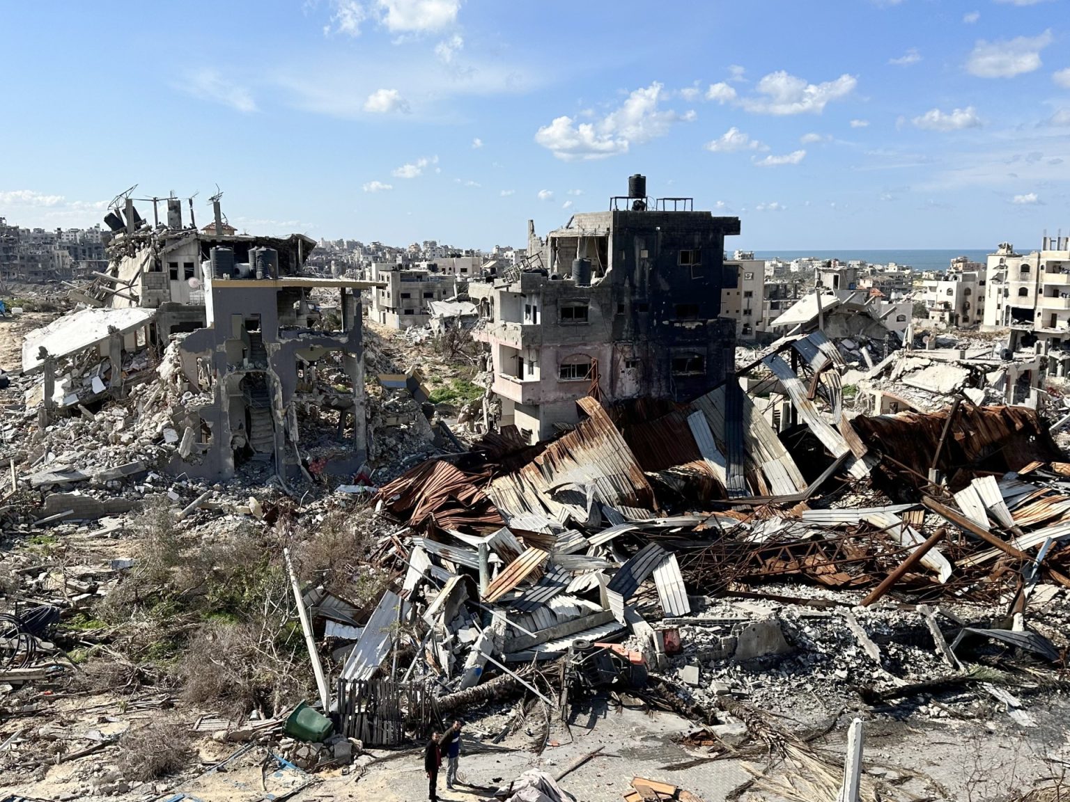 لاكروا: محادثة من غزة عبر واتساب عن حياة تحت القنابل