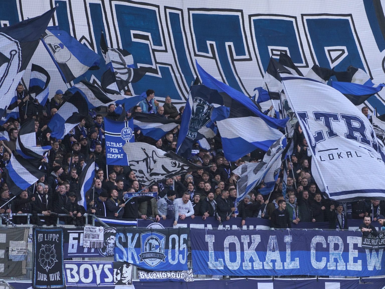 الشرطة الألمانية تبحث عن قنبلة خلال مباراة رسمية دون علم الجمهور