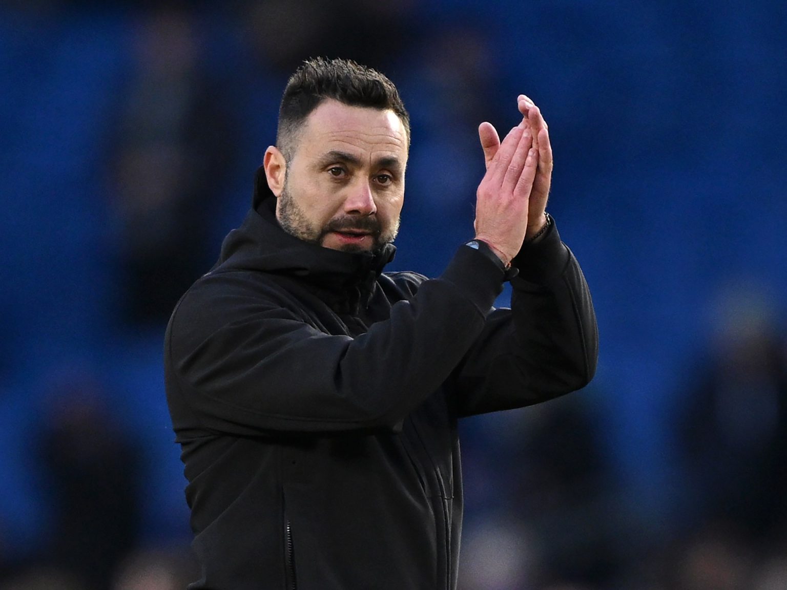 برشلونة وبايرن ميونخ يتسابقان للظفر بخدمات المدرب الإيطالي دي زيربي