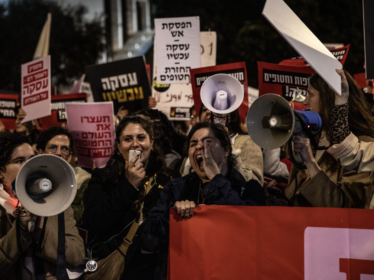 مسؤول أميركي يتحدث عن “تقدم كبير” بمفاوضات حماس وإسرائيل