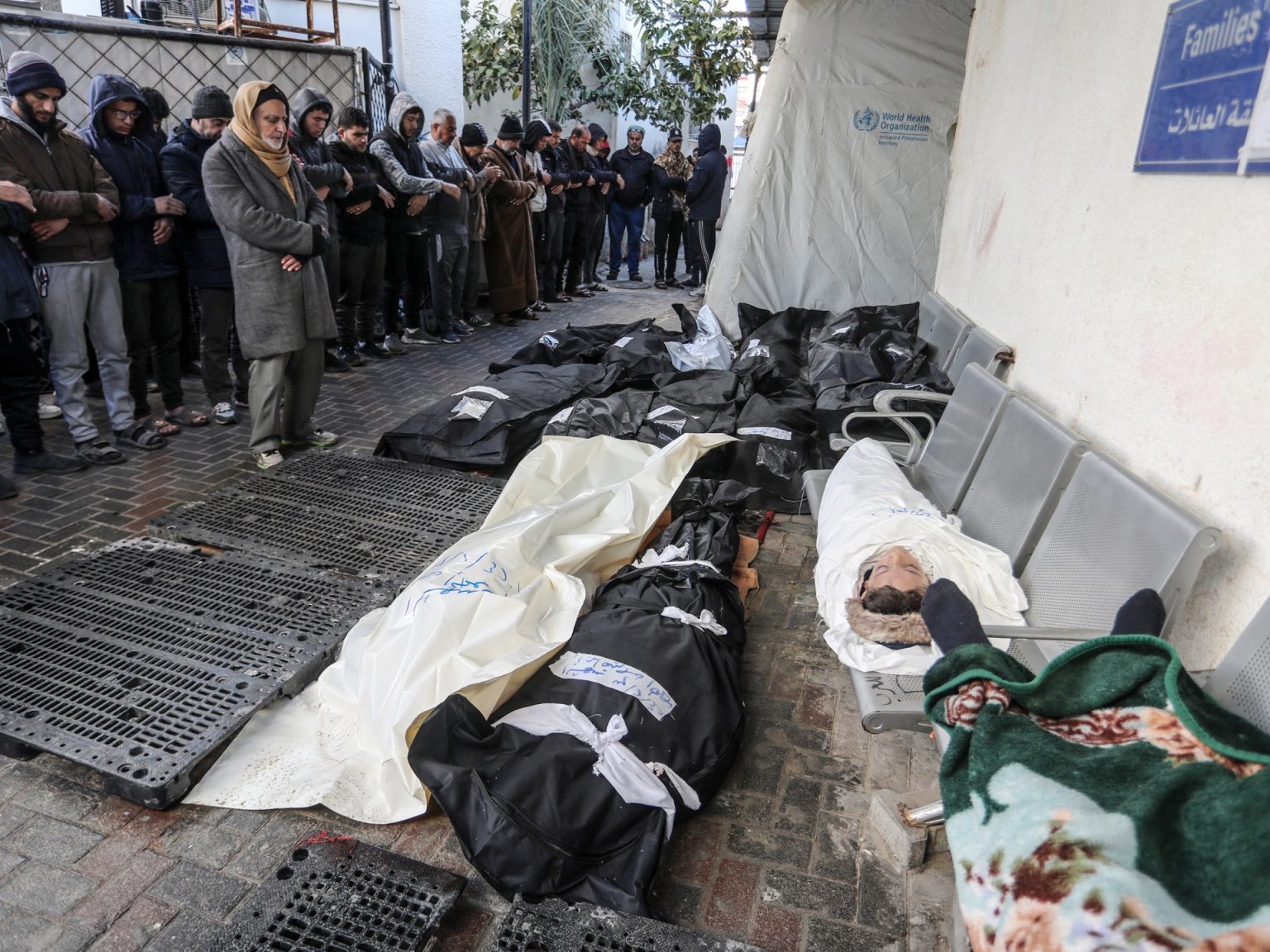 مجازر ضد عوائل بغزة وتحركات دبلوماسية لمناقشة هدنة ثانية