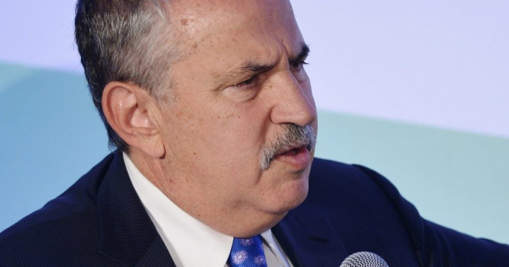 ديلي بيست: توماس فريدمان مسعّر حرب يجرد المسلمين من إنسانيتهم