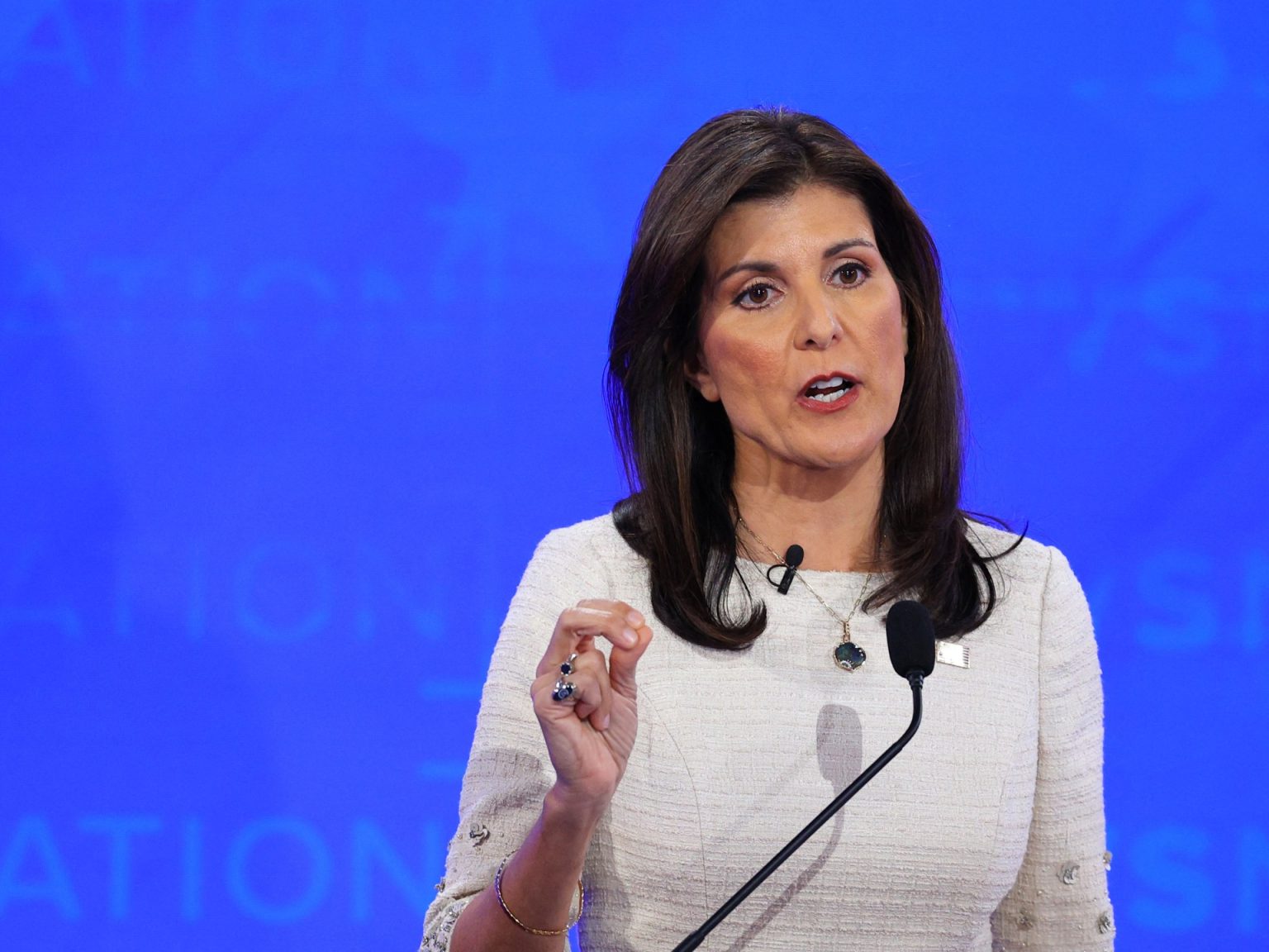 هايلي مستمرة في السباق رغم تقدم ترامب.. فعلى ماذا تراهن؟