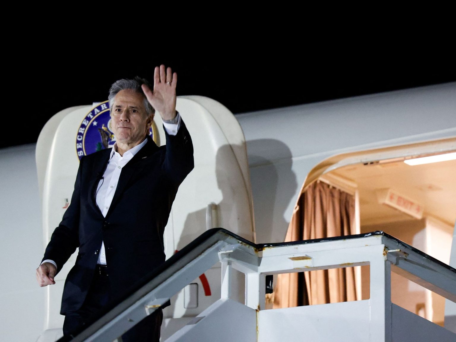 بلينكن يعود للمنطقة سعيا لإبرام اتفاق والخلافات تنذر بانهيار حكومة الحرب بإسرائيل