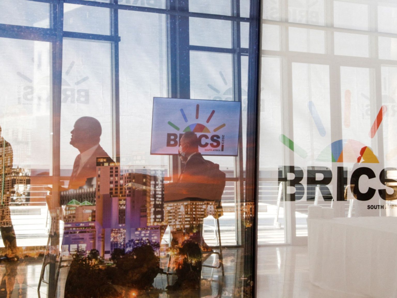 السعودية ومصر والإمارات وإيران وإثيوبيا تنضم لبريكس