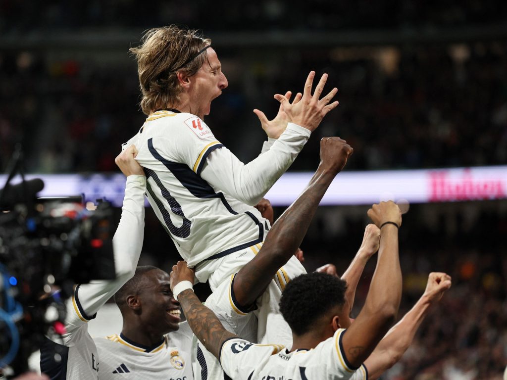 مودريتش يقود ريال مدريد لفوز صعب على إشبيلية في الليغا