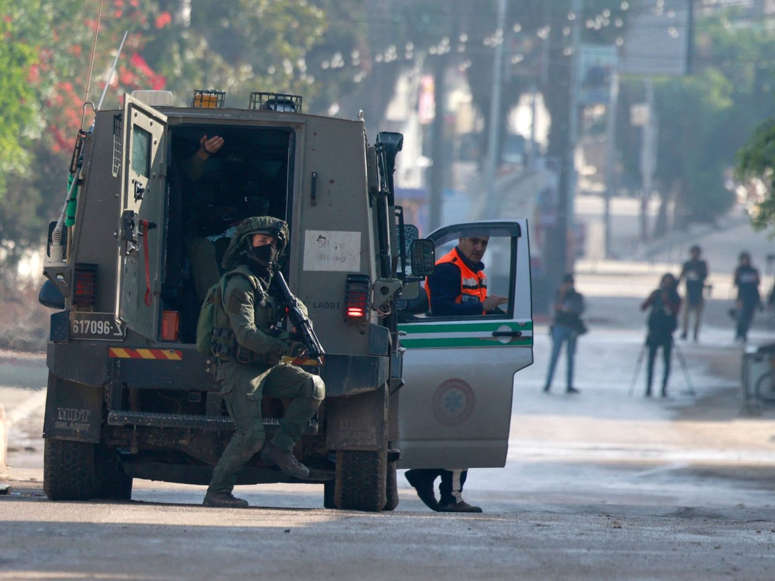 اشتباكات في جنين والاحتلال يواصل اقتحاماته بالضفة