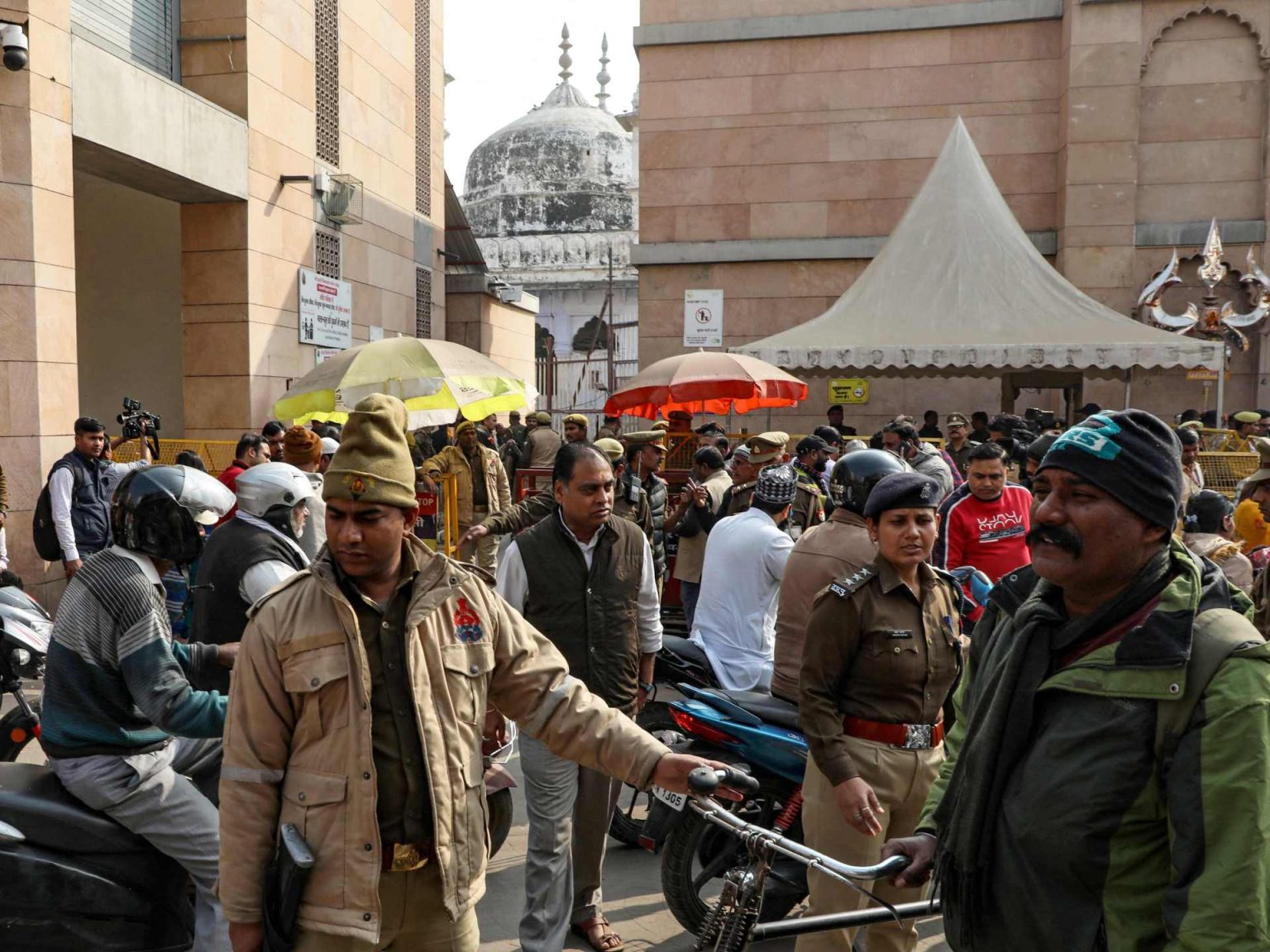 بعد صلاة هندوسية في مسجد.. المسلمون بالهند يطلبون حماية أماكن عبادتهم