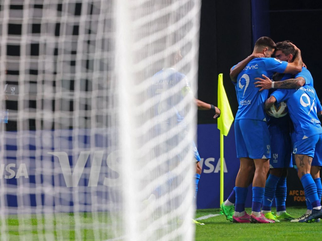 الهلال يكتب التاريخ في الكرة السعودية