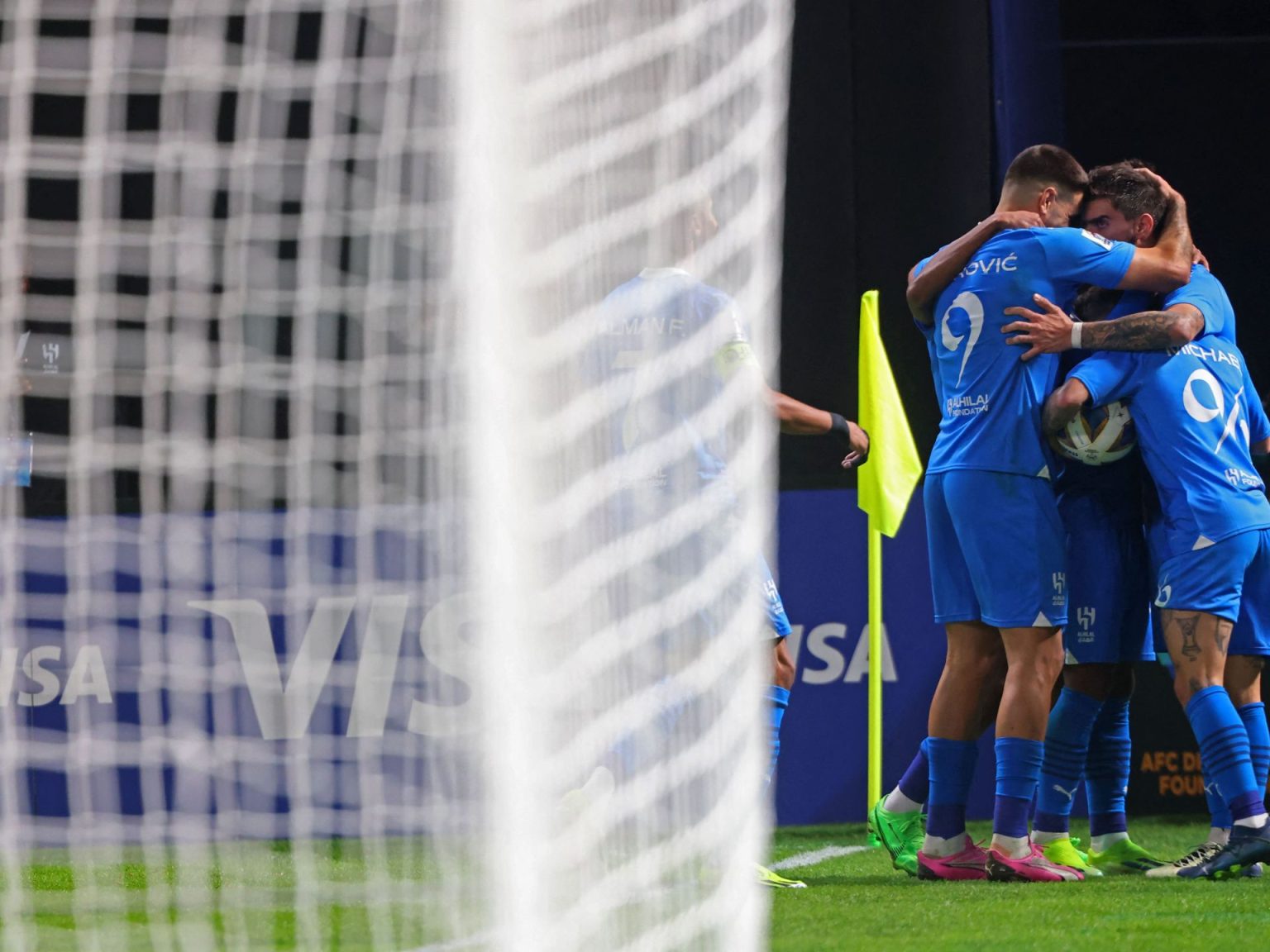 الهلال يكتب التاريخ في الكرة السعودية