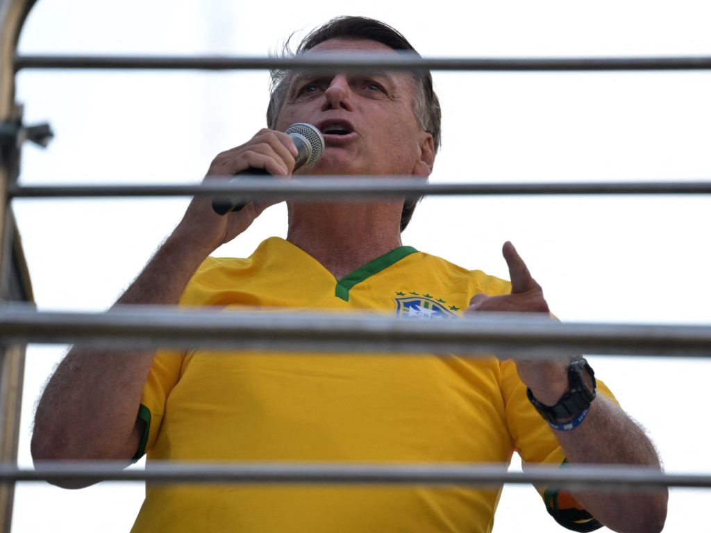 بولسونارو يحشد أنصاره ويندد باستبعاده من الترشح لأي منصب بالبرازيل