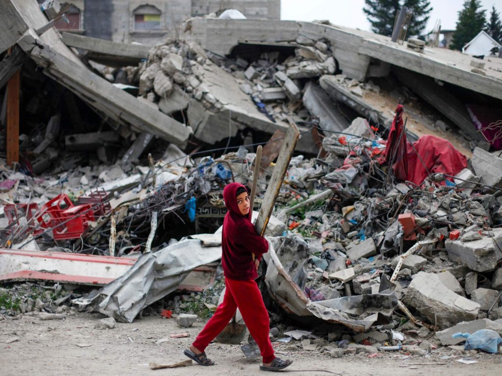 شهداء بدير البلح والاحتلال يرتكب 8 مجازر جديدة بغزة