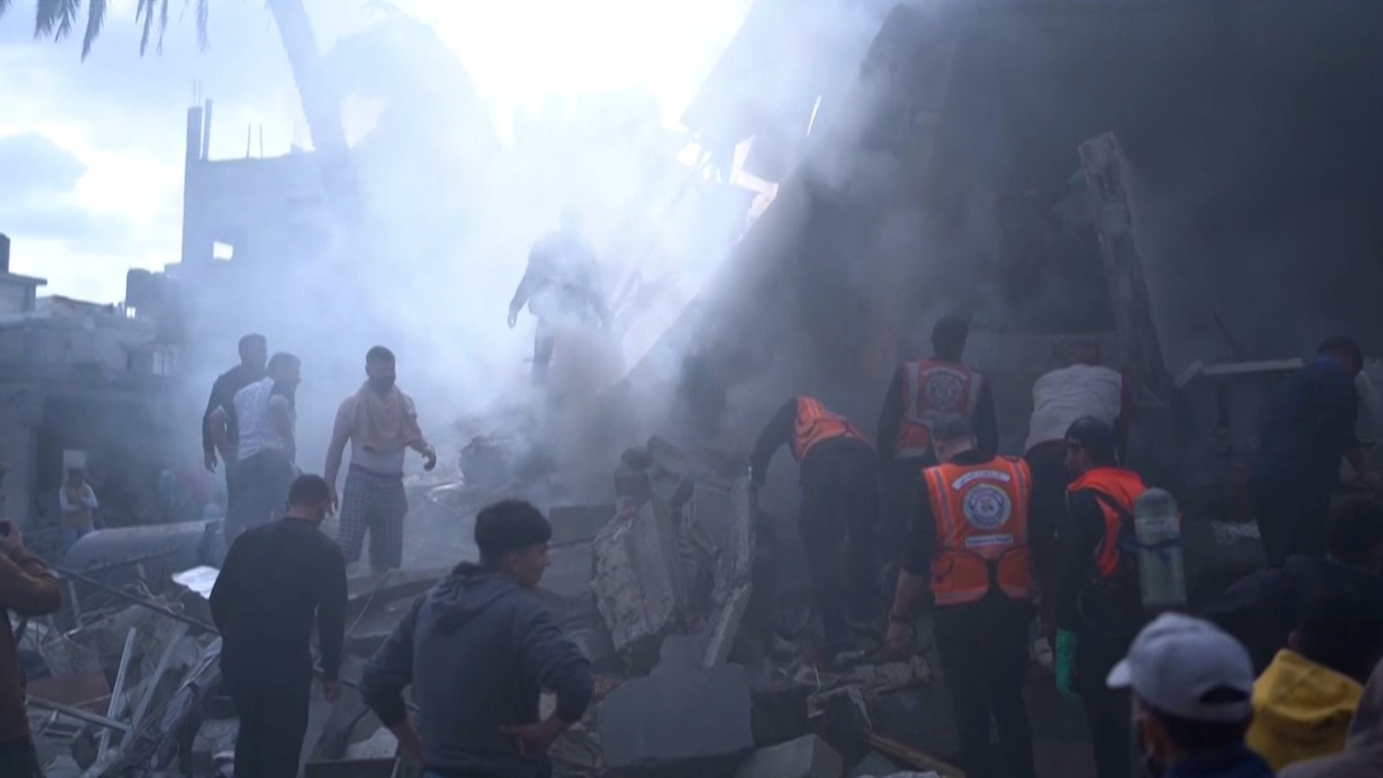 بتهديدها اجتياح رفح.. إسرائيل للنازحين: سيناء أمامكم والموت وراءكم