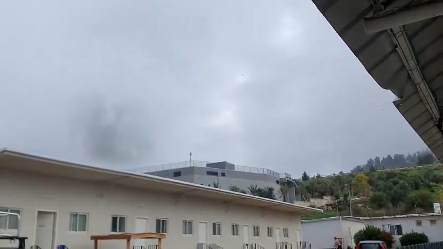 قتيلة وجرحى بقصف من لبنان ومجلس الحرب الإسرائيلي يبحث الرد