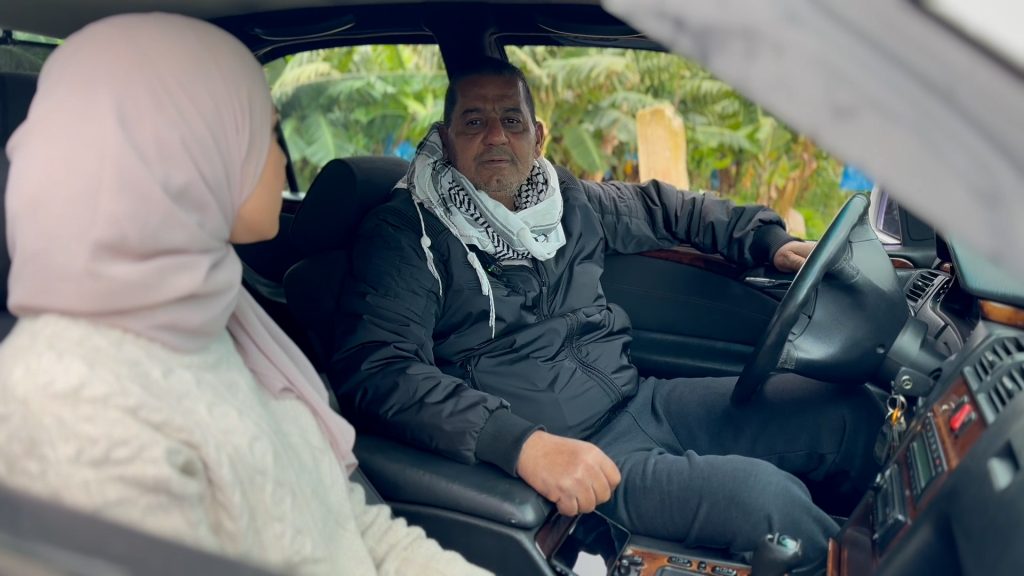 شاهد.. الجزيرة نت توثق رحلة سائق تاكسي بجنوب لبنان