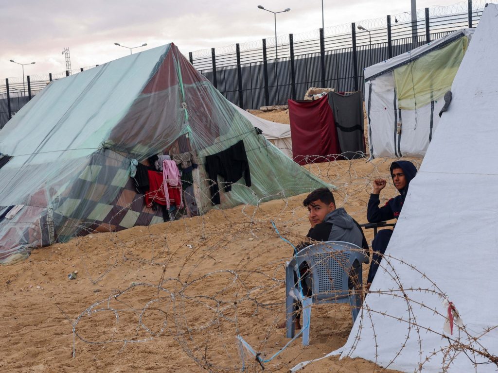 وسط أنباء أنها أعدت للفلسطينيين.. ما تعليقات النشطاء على المنطقة العازلة في سيناء؟