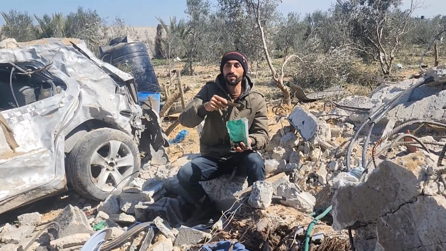 “ما لحقت تفرح”.. عائلة عروسي غزة تبحث عن أشلائهما