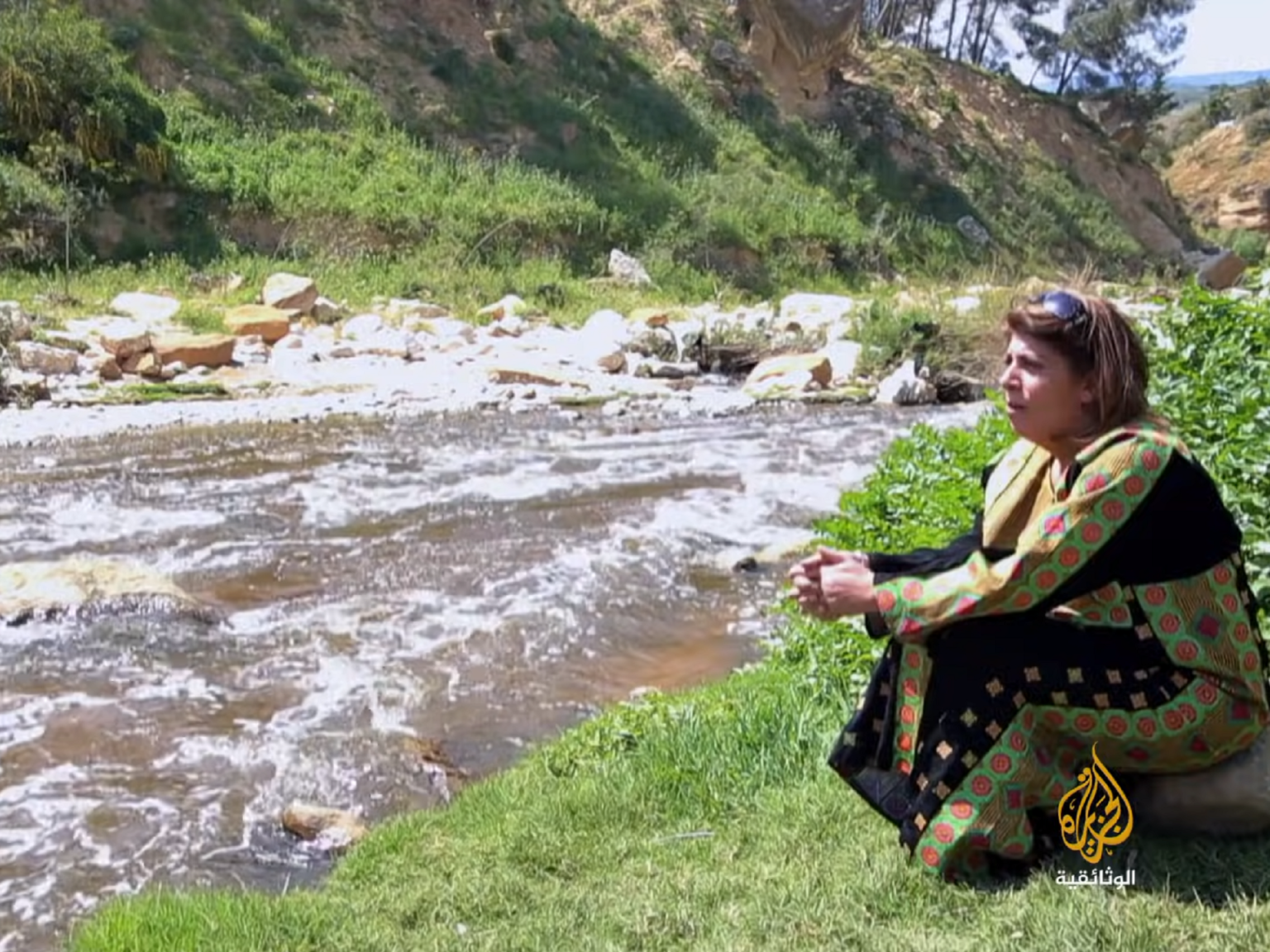 على ضفة نهر الزرقاء.. موطن الحضارات والحياة البيئية يكافح من أجل البقاء