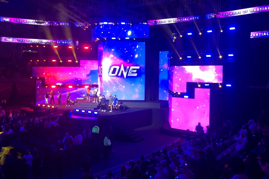 تنظيم استثنائي لأول نسخة بالعالم العربي احتضنتها قطر.. أداء مخيب للمصارعين العرب ببطولة “ون”