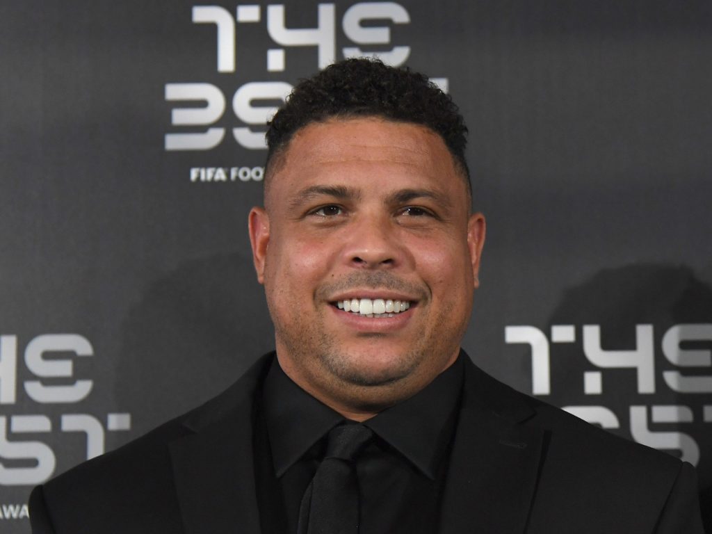 الظاهرة رونالدو يختار أعظم 4 لاعبين في تاريخ كرة القدم