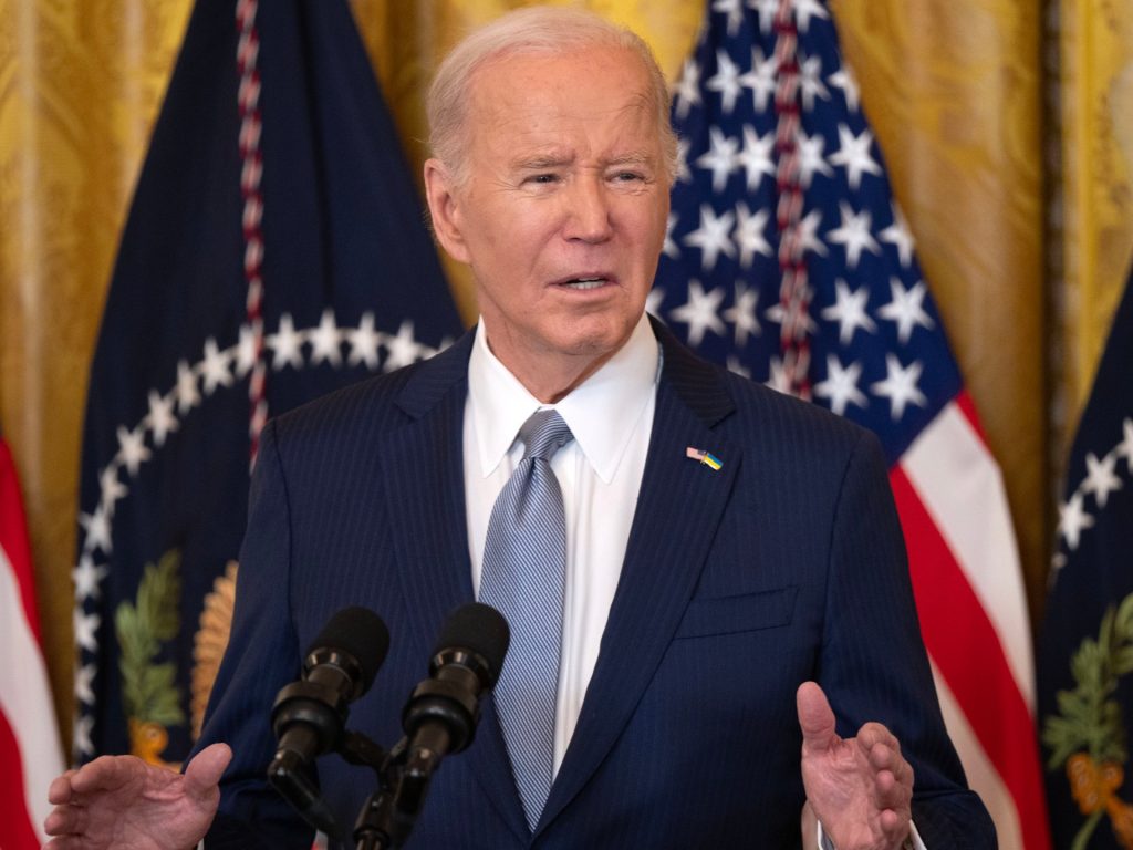 رصيف غزة العائم.. لماذا يُقدم بايدن على هذه الخطوة؟