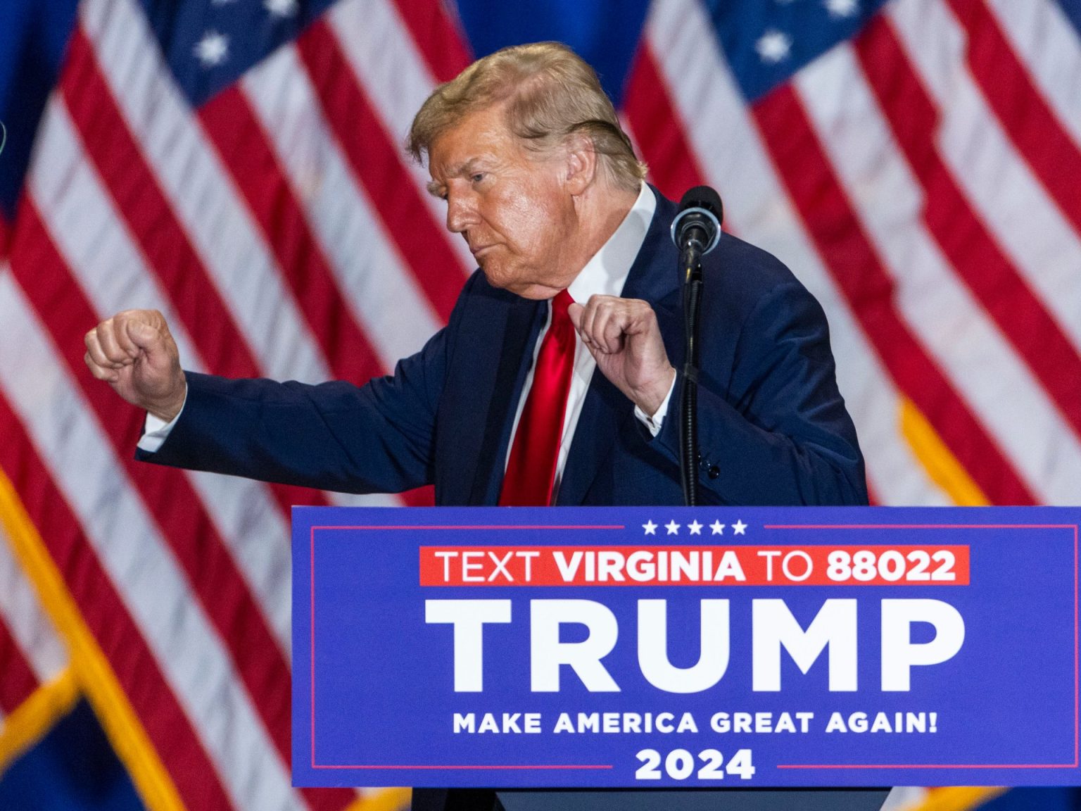 مقال في بلومبيرغ: ترامب سيعيد إحياء ماضي أميركا المظلم إذا فاز بالرئاسة