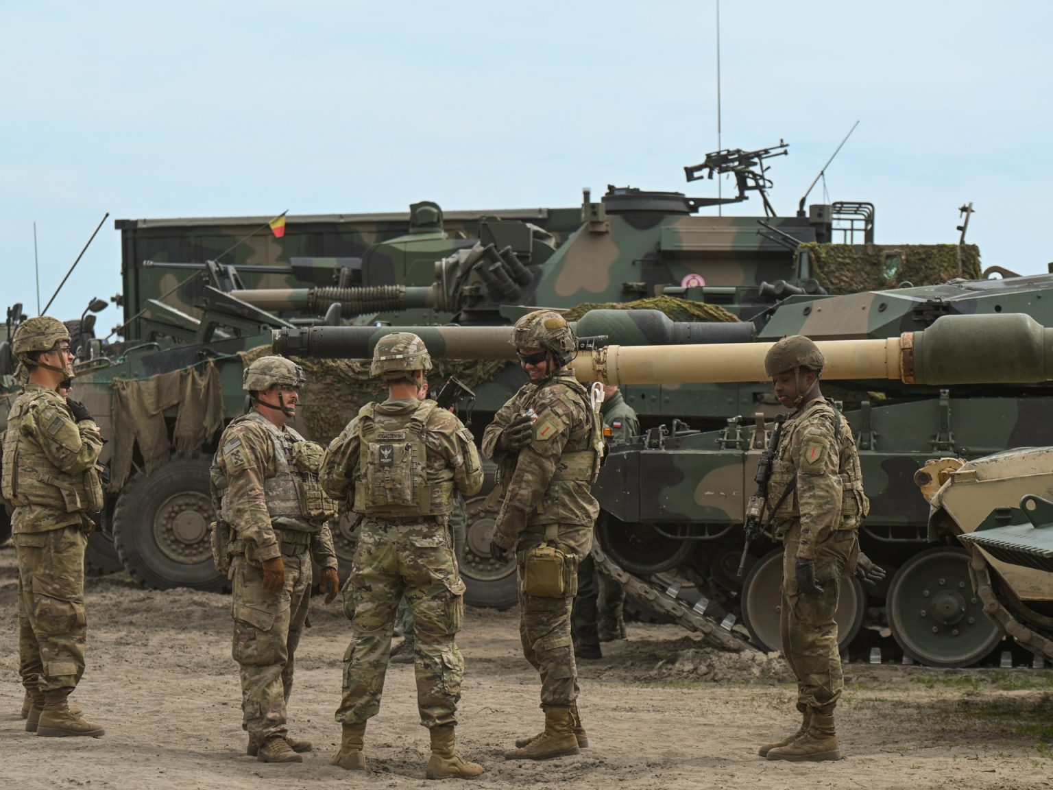 بريطانيا تهدد إسرائيل بوقف تصدير السلاح إليها