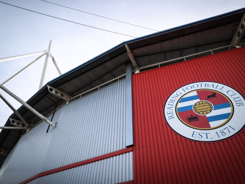 ناد إنجليزي يخطط لبيع ملعبه بسبب أزمة مالية