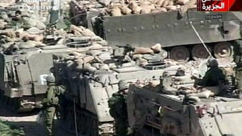 موقع بريطاني: صور توضح أن مدرعة إسرائيلية دهست فلسطينيا