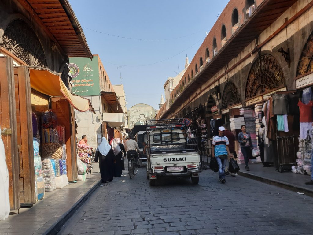 سوريا 2024.. أوليغارشية مرفهة وفقر مدقع يضرب 92% من السكان