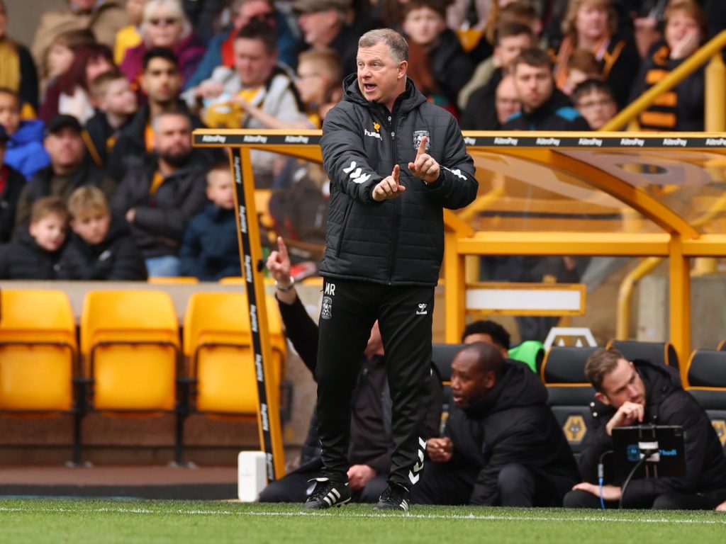 صرخ في وجه أحد جامعي الكرات.. احتفال صادم لمدرب كوفنتري في كأس الاتحاد الإنجليزي