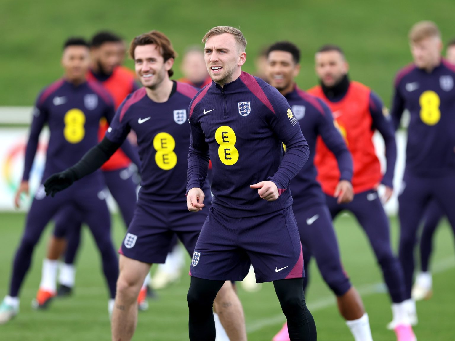 قميص “الأسود الثلاثة” الجديد يثير ضجة في إنجلترا