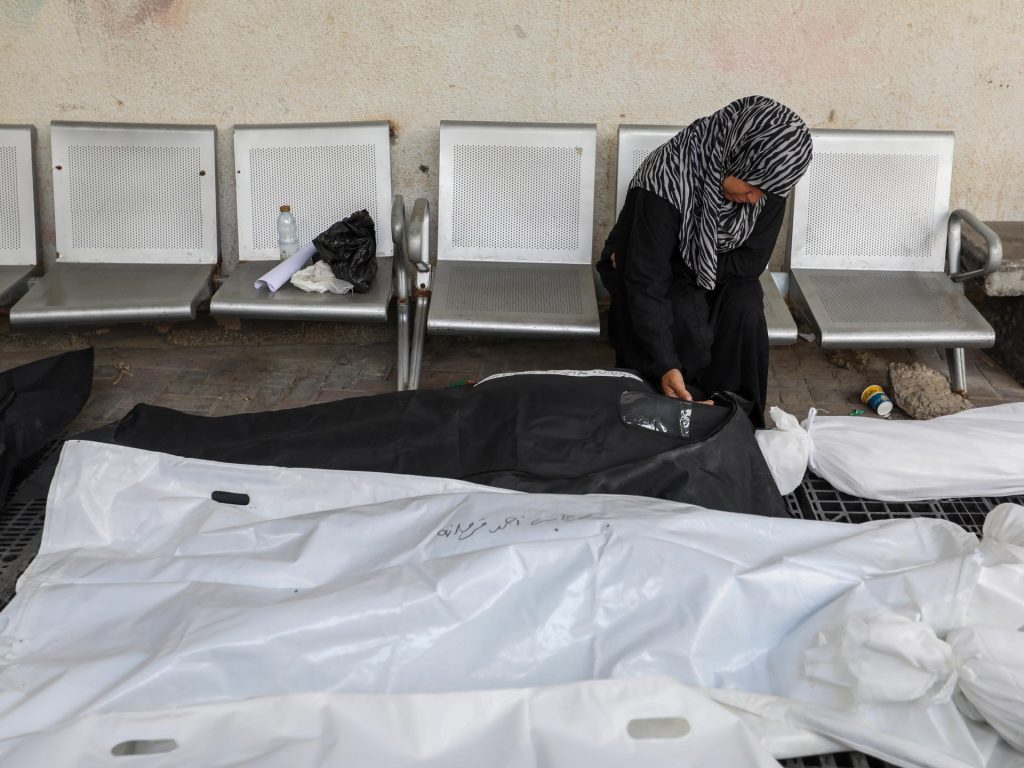 شهداء بينهم نساء وأطفال برفح والمقاومة تستهدف آليات الاحتلال