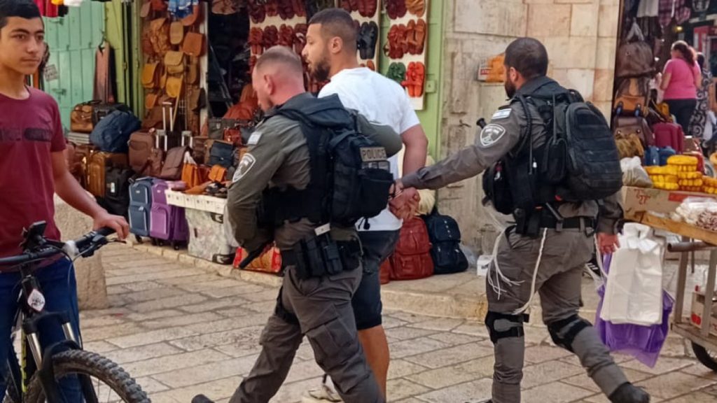 الاحتلال يعتقل 8 مقدسيين بتهمة التحريض عبر شبكات التواصل الاجتماعي