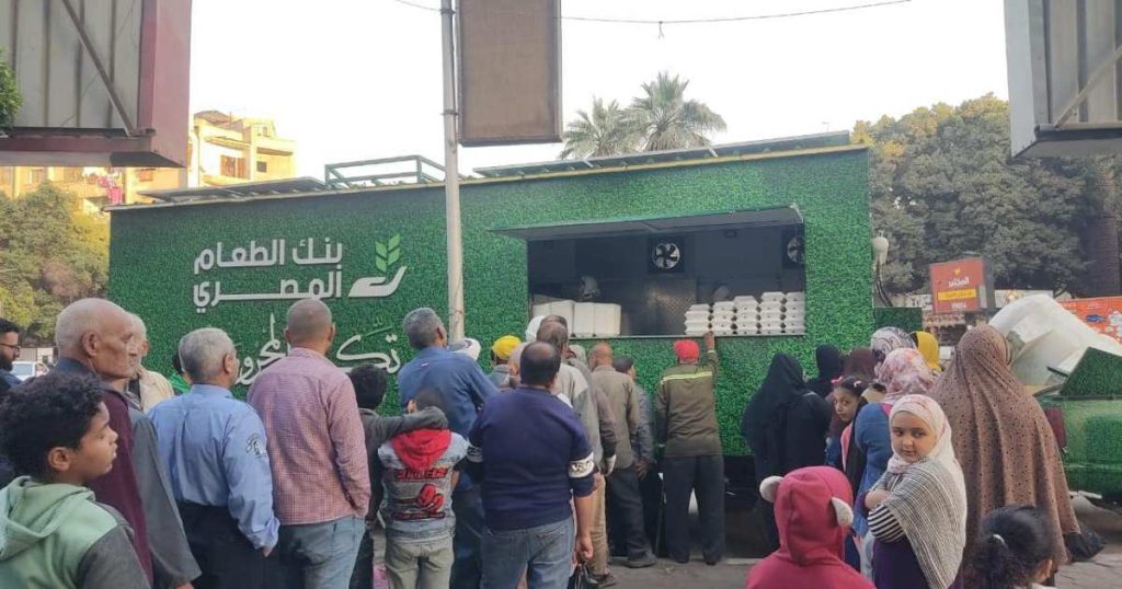 إقبال في مصر على حملات إغاثة غزة رغم الأزمة الاقتصادية