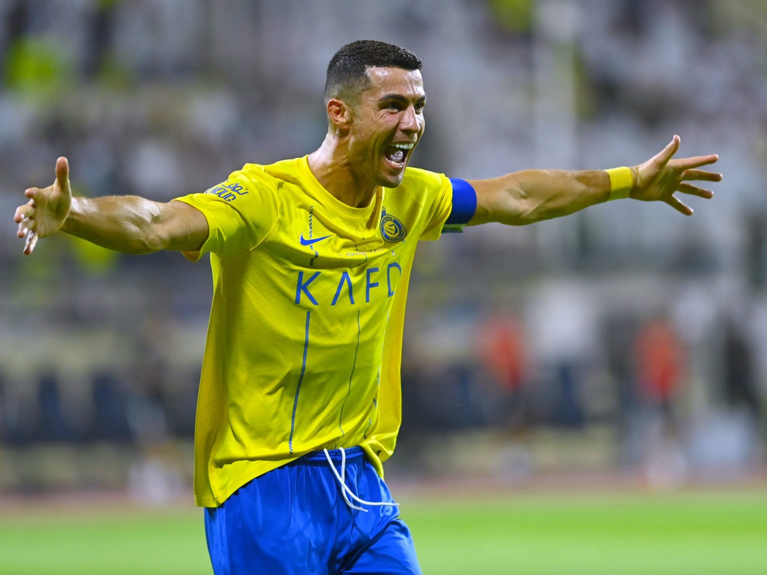 شاهد.. رونالدو يواصل كتابة التاريخ بتسجيل “الهاتريك” 64 في مسيرته