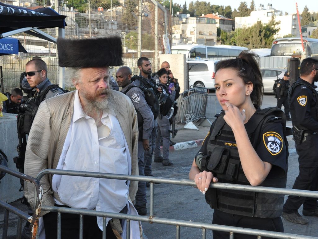 لماذا يُلقي قانون التجنيد كل هذا العبء على المجتمع الإسرائيلي؟