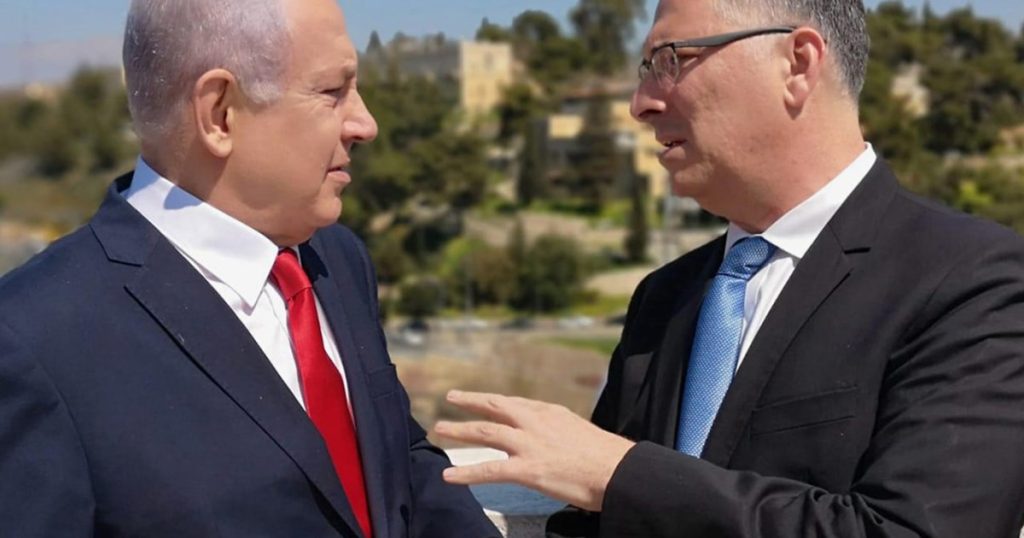 هل يؤجل انفصال ساعر عن غانتس غرق حكومة نتنياهو؟