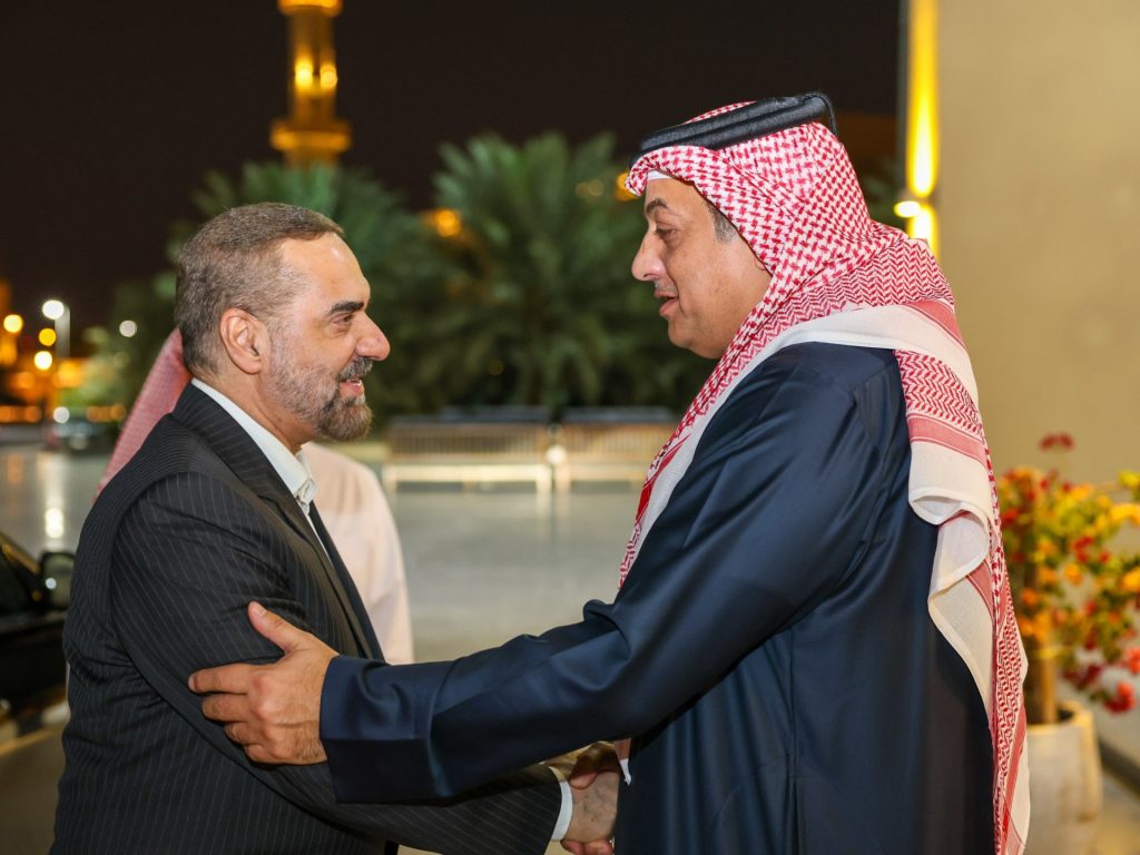 مباحثات بين وزيري الدفاع القطري والإيراني في الدوحة