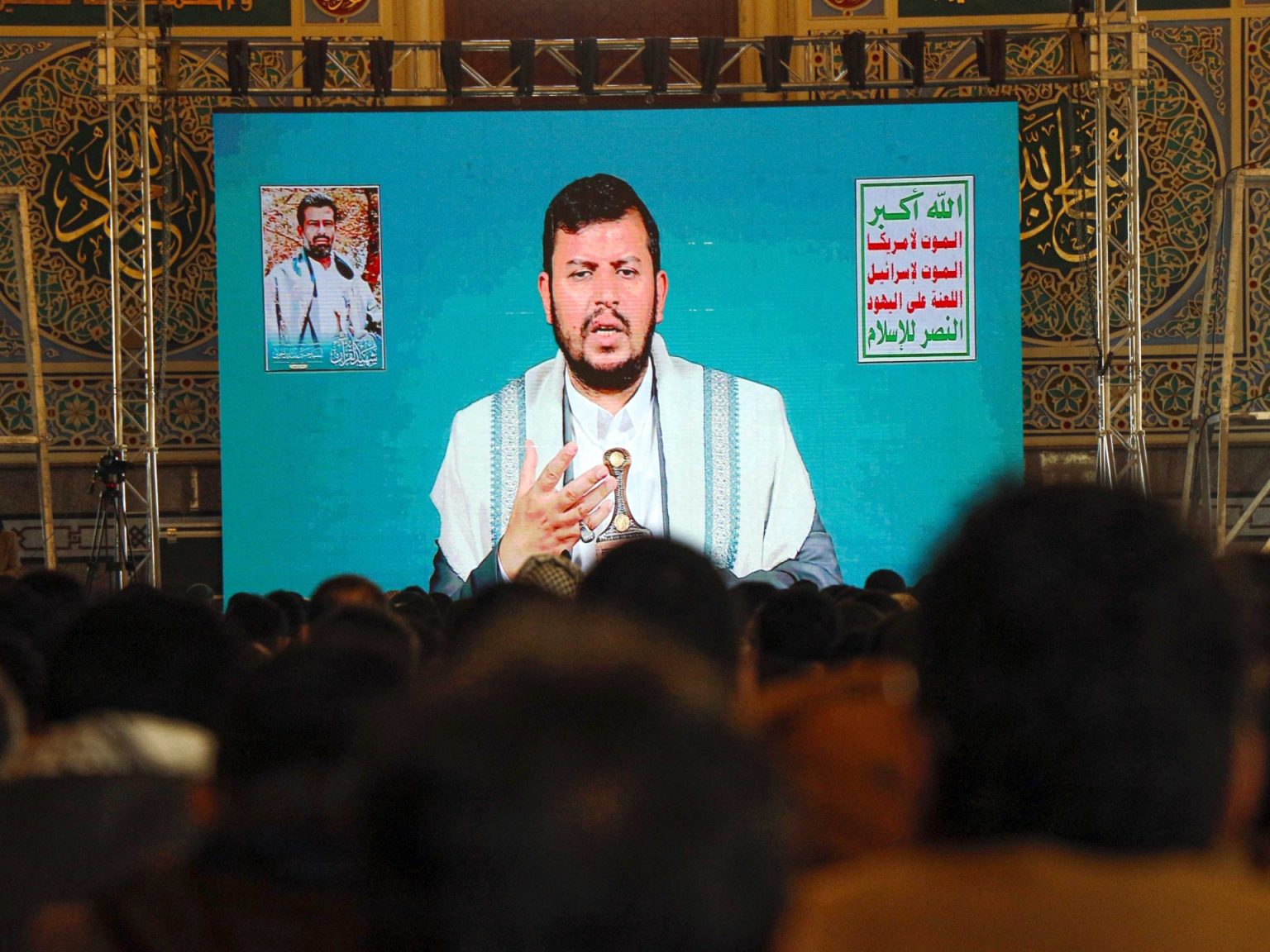 زعيم الحوثيين: نخطط لضربات أكثر تأثيرا على سفن “العدو”