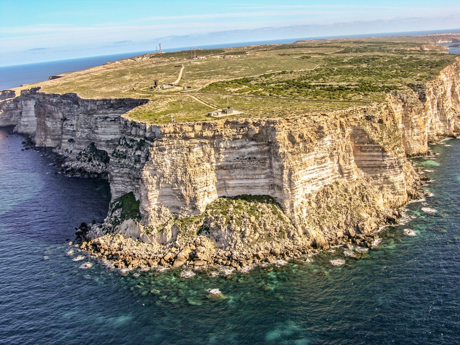 الطريق إلى لامبيدوزا.. جزيرة المحنة والمآسي والأمل