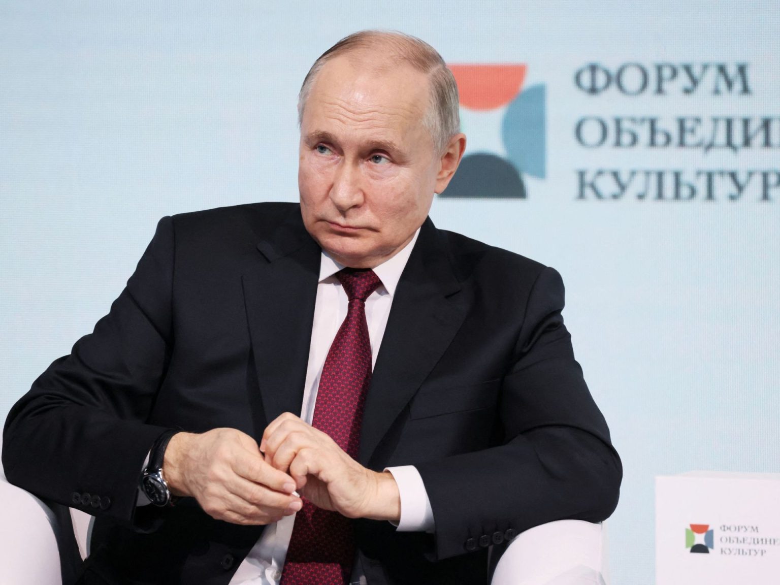 هل تؤثر “حرب الأدمغة” بين موسكو والمنظومة الغربية في الانتخابات الروسية؟