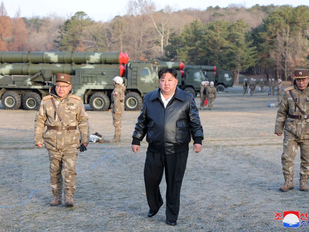 كيم يزور وحدة دبابات شاركت بغزو سول قبل عقود واليابان ترغب بإجراء محادثات