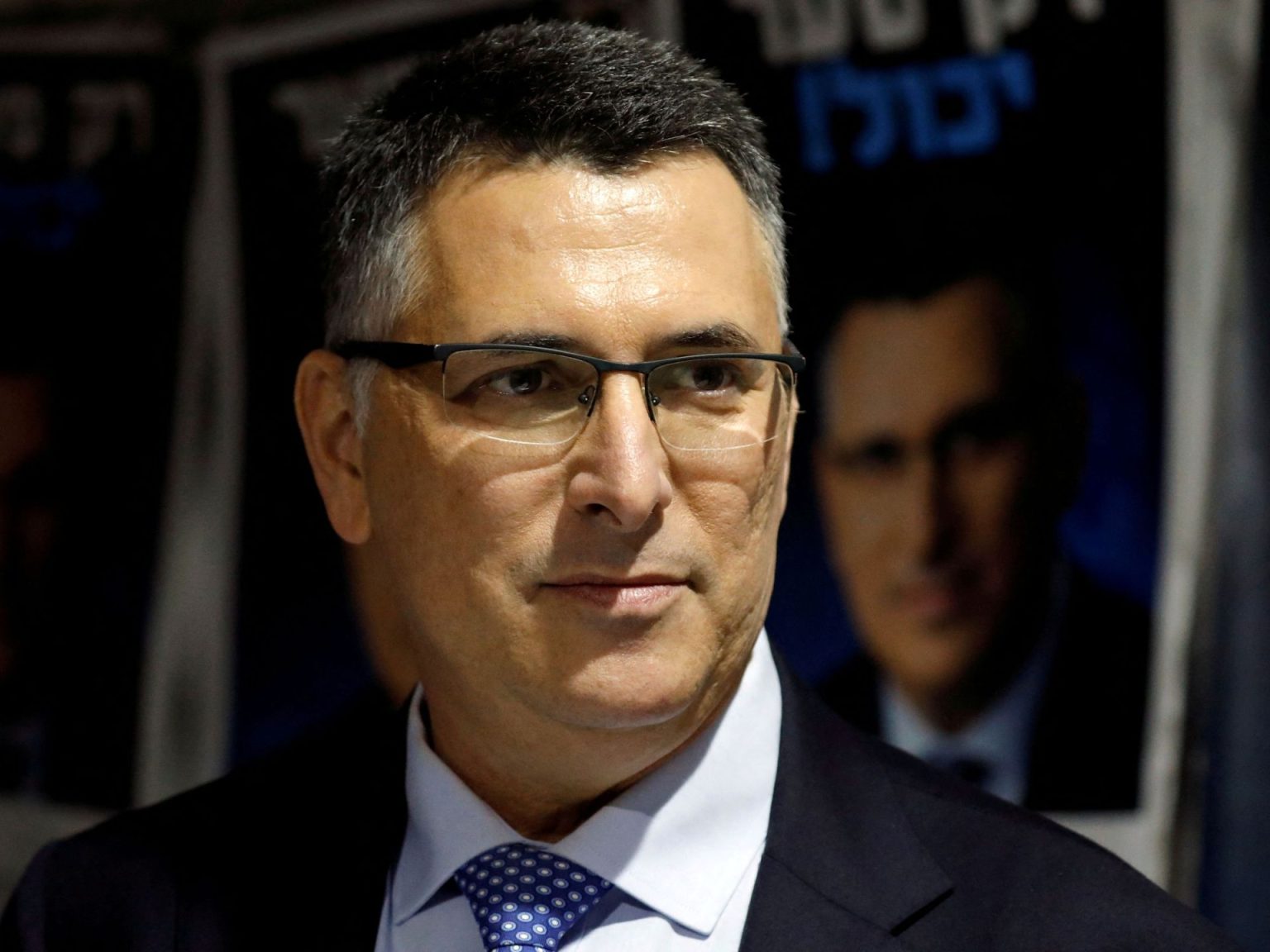 جدعون ساعر يستقيل من حكومة الطوارئ ويعمّق أزمة نتنياهو