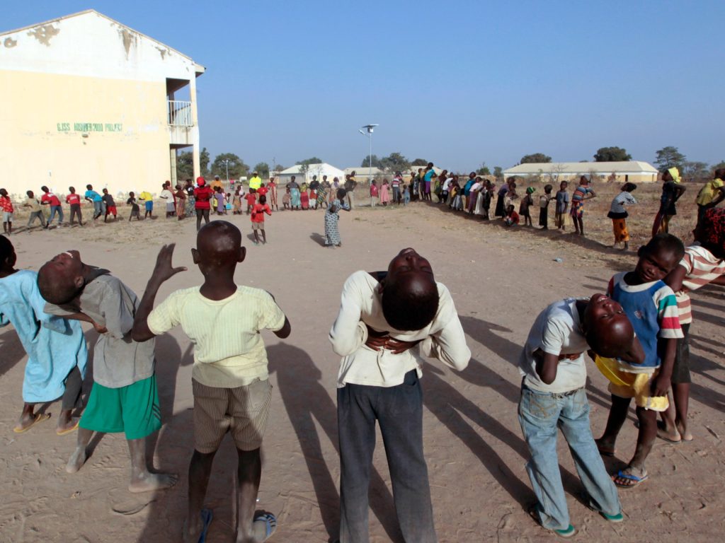 الجيش النيجيري ينقذ عشرات التلاميذ خطفهم مسلحون من مدرستهم بشمال البلاد