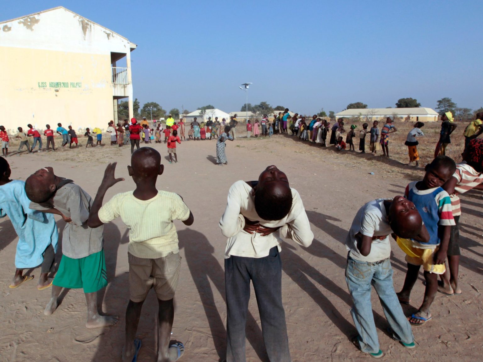 الجيش النيجيري ينقذ عشرات التلاميذ خطفهم مسلحون من مدرستهم بشمال البلاد