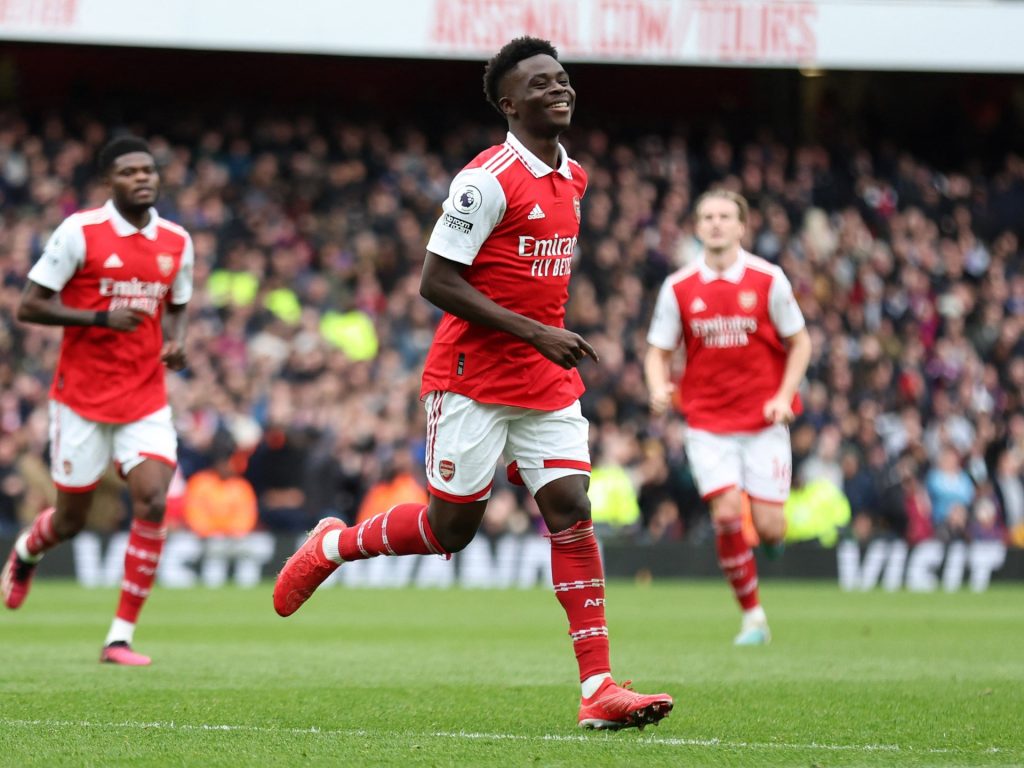 ساكا نجم أرسنال يعادل رقم محرز وصلاح في البريميرليغ